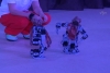 Bu robotlar kolbastı oynuyor