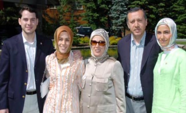 Başbakan Erdoğan'ın çocukları neden yurt dışında okudu? video izle,video seyret