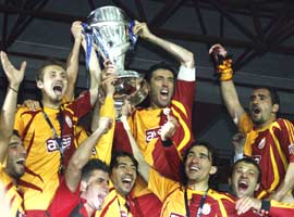 Galatasaray'a tebrik yağıyor