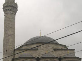 Bu caminin minaresi neden ters?