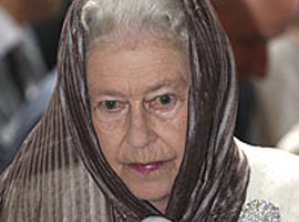 Kur'an tilavetini başörtüsü ile dinledi