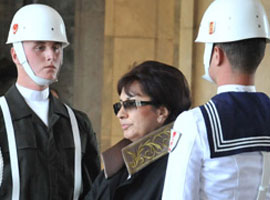 Anma töreninde siyasi mesajlar