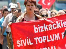 Tuncay Özkan'a tepki: Neden sattın !