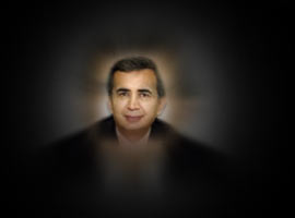 Bu kişi bir köşe yazarı !