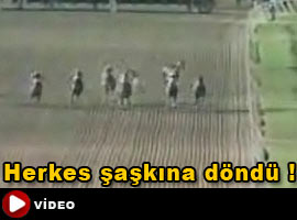 Jokeyi attı, yarıştan kaçtı ! - İZLE