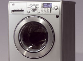 1 bardak suyla çamaşır yıkıyor