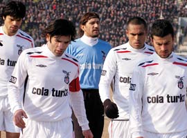 Beşiktaş iki kaptanı satıyor