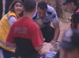 Yerde vurulmuş yatan polis varya...