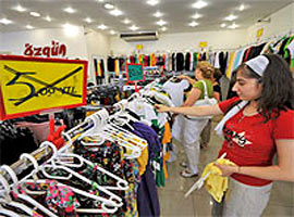 Giyimde indirim çılgınlığı