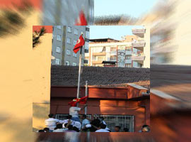 Türk bayrağına çirkin saldırı