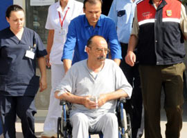 Veli Küçük'e sürpriz refakatçi