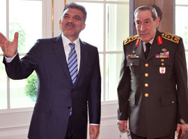 Büyükanıt'tan Gül'e şaşırtan sürpriz