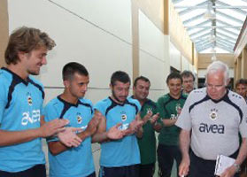 Futbolculardan Aragones'e sürpriz