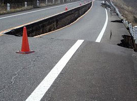 Yol çöktü: Bu yolu kullanmayın!