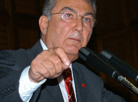 Baykal'dan gerginlik politikasına devam 