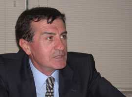 Düğmeye basacak ama bir sorun var