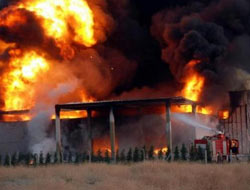 Boya fabrikasında yangın