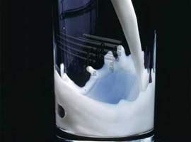 Yüksek tansiyonu süt içerek düşürün