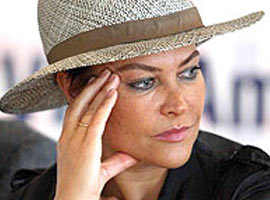 Hülya Avşar'dan tuhaf bir yazı