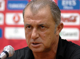 Terim basın toplantısını terk etti !