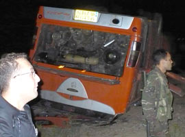 Yolcu otobüsü devrildi: 14 ölü