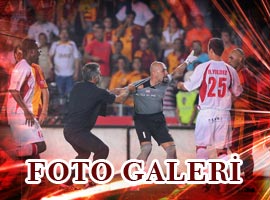 Maç bitti saha karıştı - Foto