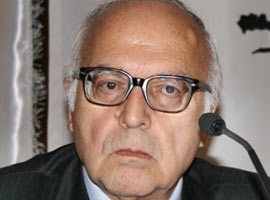 Kanadoğlu'nun ağzını bıçak açmıyor !
