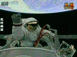 Uzay yürüyüşü başarıyla tamamlandı