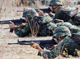 Komandolar Irak sınırında