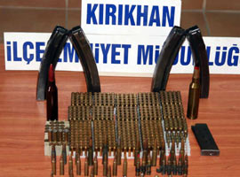 Bakkalın evinde şoke eden mühimmat 