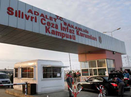 Silivri Cezaevi önünde hareketlilik 