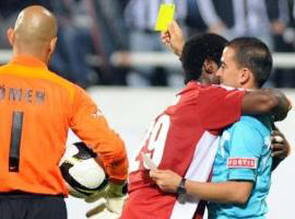 Bu futbolcu ne yapıyor?