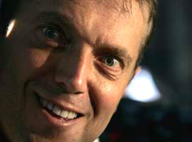 Cem Uzan yine zevkten dört köşe