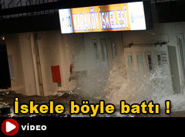 İşte Karaköy iskelesinin <b>batma anı</b> - Video