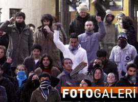 Üniversite, savaş alanına döndü - Foto