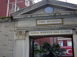 Kilisede yemekli altın günü 