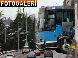 <b>İnanılmaz</b> kaza ! - Foto