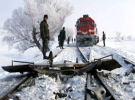 Yolcu treni ile yük  treni çarpıştı