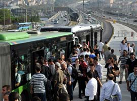 İstanbullular Metrobüs için gün sayıyor