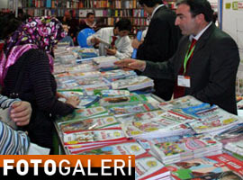 Kitapseverler Adana'da buluştu - Foto