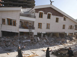Ankara'da bina çöktü
