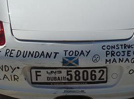 Porsche'nin arkasındaki yazı şaşırttı