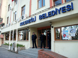 AK Partili belediyeye şok baskın