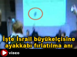 İsrail Büyükelçisine ayakkabı fırlatıldı-İzle