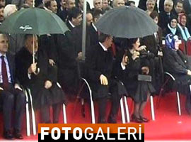 Emine Erdoğan sırılsıklam oldu - Foto