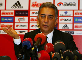 Adnan Polat, Federasyonu topa tuttu