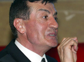 Pamukoğlu'ndan <b>pes dedirten</b> cevap