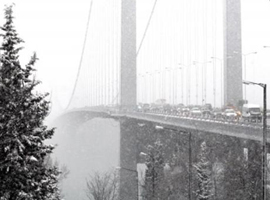 İstanbullular güne karla uyandı 