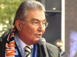 Baykal <b>meydanı dolu buldu</b>