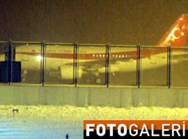 Başbakan'ın uçağı buzlanmaya takıldı - Foto